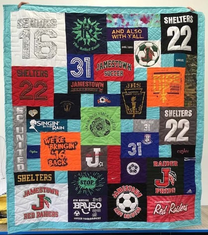 T-shirt quilt with a teal border